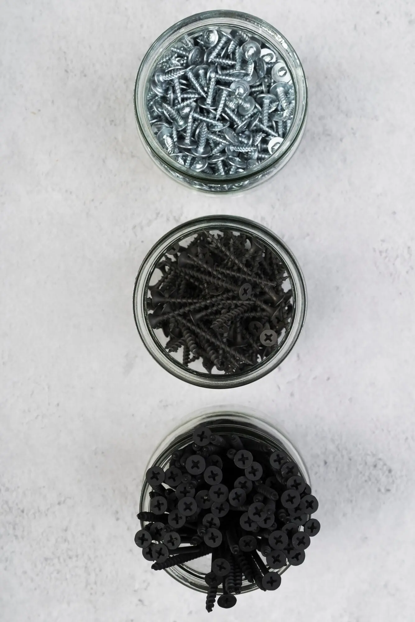 Top-down view of various types of screws.